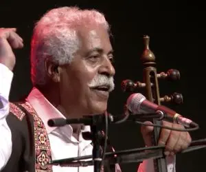 آواز هنرمندانه؛ فرج علیپور آهنگ قمرتاج رو انقدر دلنشین خوند که همه حظ کردن عجب صدایی