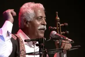 آواز هنرمندانه؛ فرج علیپور آهنگ قمرتاج رو انقدر دلنشین خوند که همه حظ کردن عجب صدایی