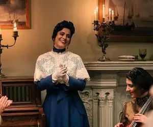 آواز شاد؛ اجرای زیبای غزل شاکری با استایل و کت پنج سایز بزرگتر از خودش