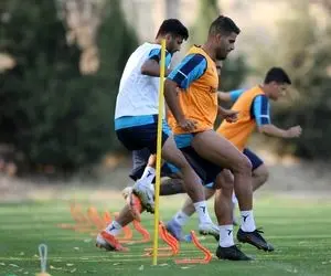 اختلاف مدافع استقلال و جواد نکونام کاملا مشهود است!