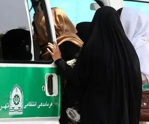 (ویدیو) ماجرای پرت شدن یک زن از ماشین گشت ارشاد در رشت