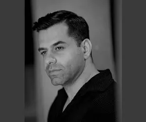 آواز غمگین؛ رضا بهرام چرا تو این حاله با چه وضعی آهنگ شاید بغض آخرم باشه رو میخونه