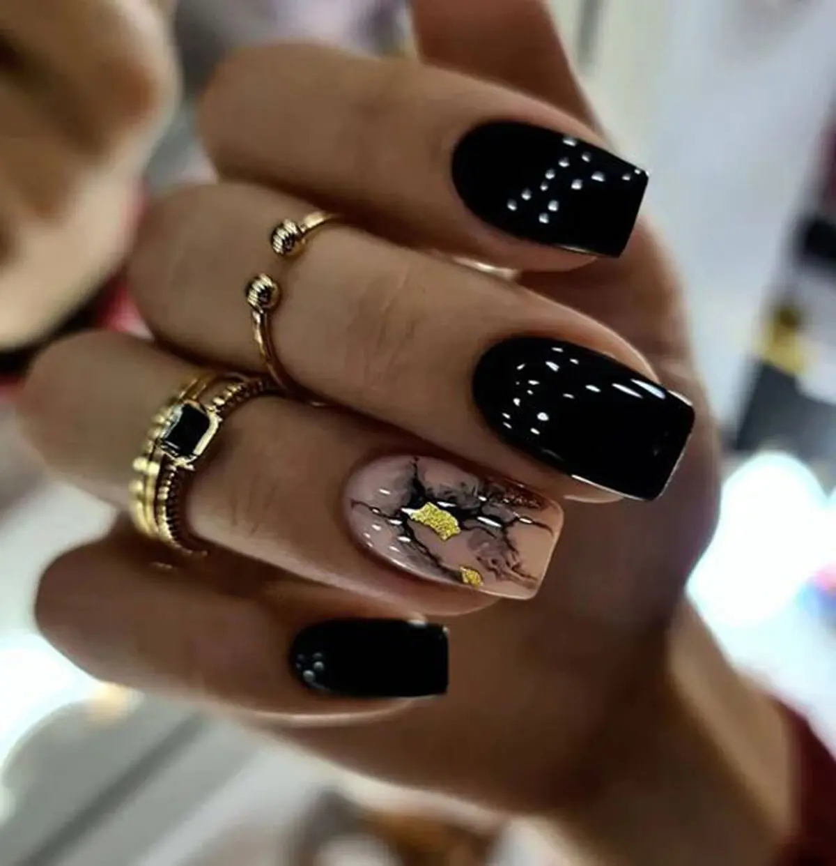 black-nail-model-for-girls-13