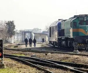 کارگر میانسال شرکت رجا خودش را جلوی قطار انداخت؛ تعدیل نیرویی که حادثه آفرین شد
