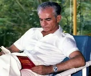 سفر به ایام قدیم سال 1338؛ محمدرضا پهلوی با دهن پانسمان شده در بیمارستان