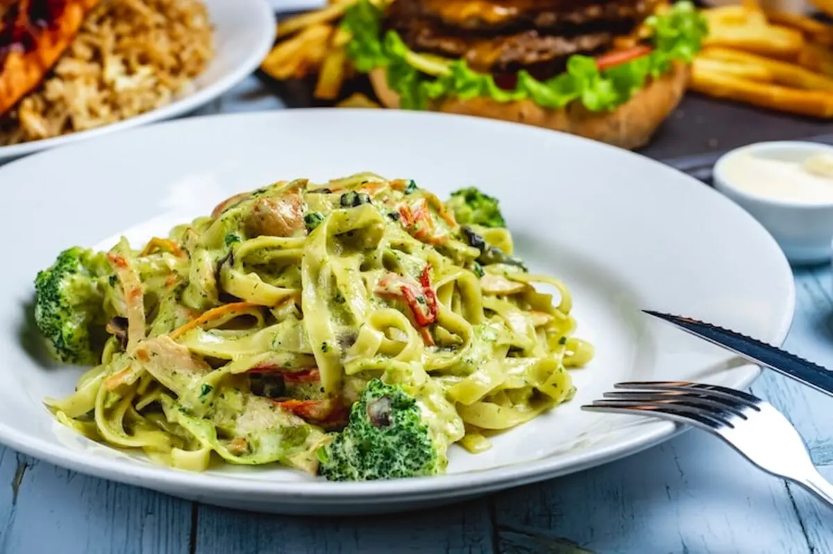 fettuccine-pasta-broccoli-chicken-creamy-sauce-spices-pepper-side-view_141793-3540