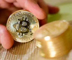 قیمت بیت کوین امروز شنبه 25 بهمن 99 ، افت اندک قیمت بیت در بازار