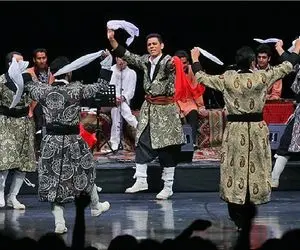 آواز شاد/صدای ساز و دهل و رقص لری تالار وحدت رو ترکونده