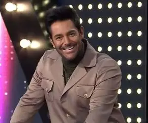 سوتی خندان؛ شرکت کننده برنامه اومد بگه ناخن گیر گاف داد گردن گیرش خرابه نمیقبوله