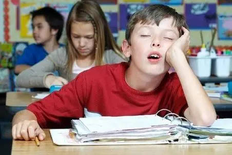 آواز احساسی؛ بچه سر کلاس خوابیده معلم چه زیرو روش میکنه خدای صداست