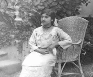 یک عکس یک روایت؛ آخرین پرنسس قاجاری تو تبعیدگاه با استایل فرنگی عکس گرفت