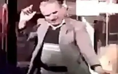 آواز خیابانی؛ پیرمرد تو خیابون انگار منتظر بوده فقط آهنگ پخش شه تا دلی از عزا دربیاره