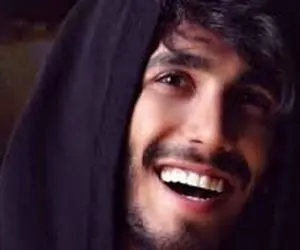 دنیا جهانبخت از خالکوبی وسط پاهای مهراد جم رونمایی کرد!