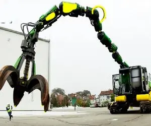 ابزارآلات غول پیکر؛ بیل مکانیکی غول برای باز کردن راه مسدود چنگک آهن ربایی نصب کرد