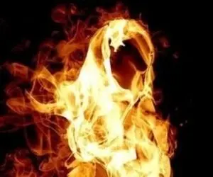 بلاگر معروف جسد شوهرش را در بیابان به آتش کشید!