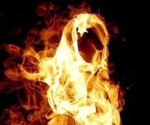 بلاگر معروف جسد شوهرش را در بیابان به آتش کشید!