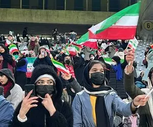(عکس) حضور بانوان در ورزشگاه آزادی در بازی ایران و عراق