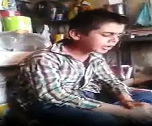 آواز محلی؛ کودک کار که از درس نخوندنش ناراحته بختم کج افتاد خوند براش خون گریه میکنی