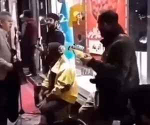 آواز خیابانی؛ گروه خیابونی دارن مینوازن مرده رد میشه قصه عشقت میخونه میکوب شدن از صدا