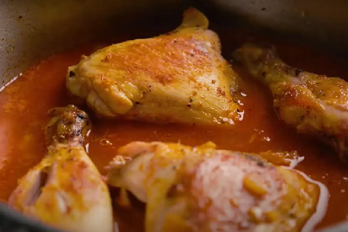 cooking-chicken-for-gojehsabz-stew