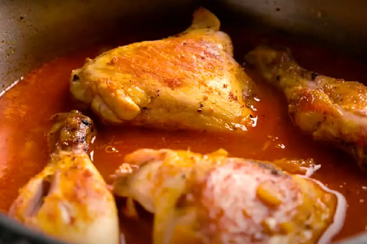 cooking-chicken-for-gojehsabz-stew