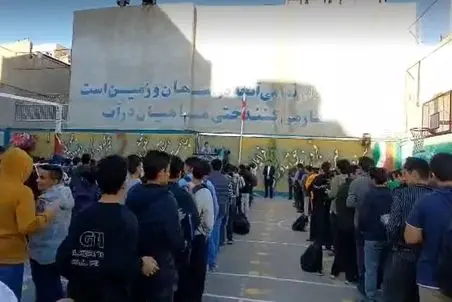 آواز شادیسم؛ آهنگ شاد و هم خوانی پر نشاط اول صبحی چه ناظم باحالی هم دارن