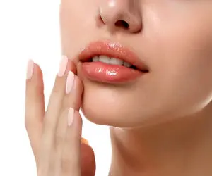 7 راهکار فوق العاده برای داشتن لب هایی نرم و صورتی!