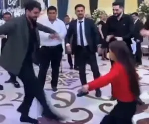 رقص محلی؛ رقص هماهنگ پدر دختری که چشام گرد شد از حرکت سریع پاهاشون واقعا دستخوش