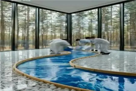 معماری خلاقانه؛ کف خونه رود جاری کردن که وایب جنگل و دریا باهم داشته باشن