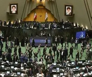 تصاویر جنجالی از بهارستان؛ اینجا پارک است یا صحن مجلس!