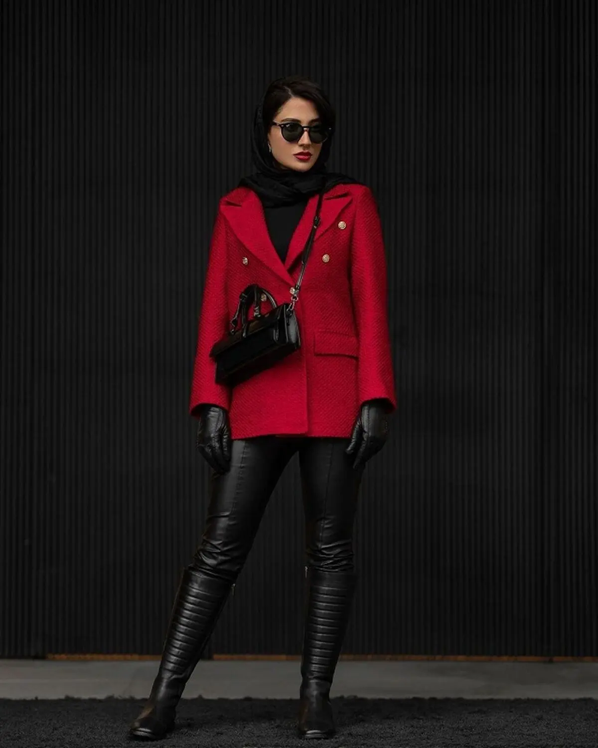 دستکش چرم و کلاه بیسبالی