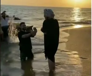 (ویدیو) خواستگاری باحال زوج عکاس در حین ثبت عاشقانه های زوجی دیگر