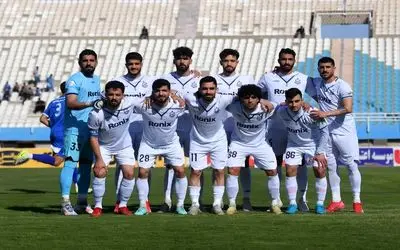 (عکس) پوستر باشگاه ملوان با کنایه به خط سفید اینترنتی