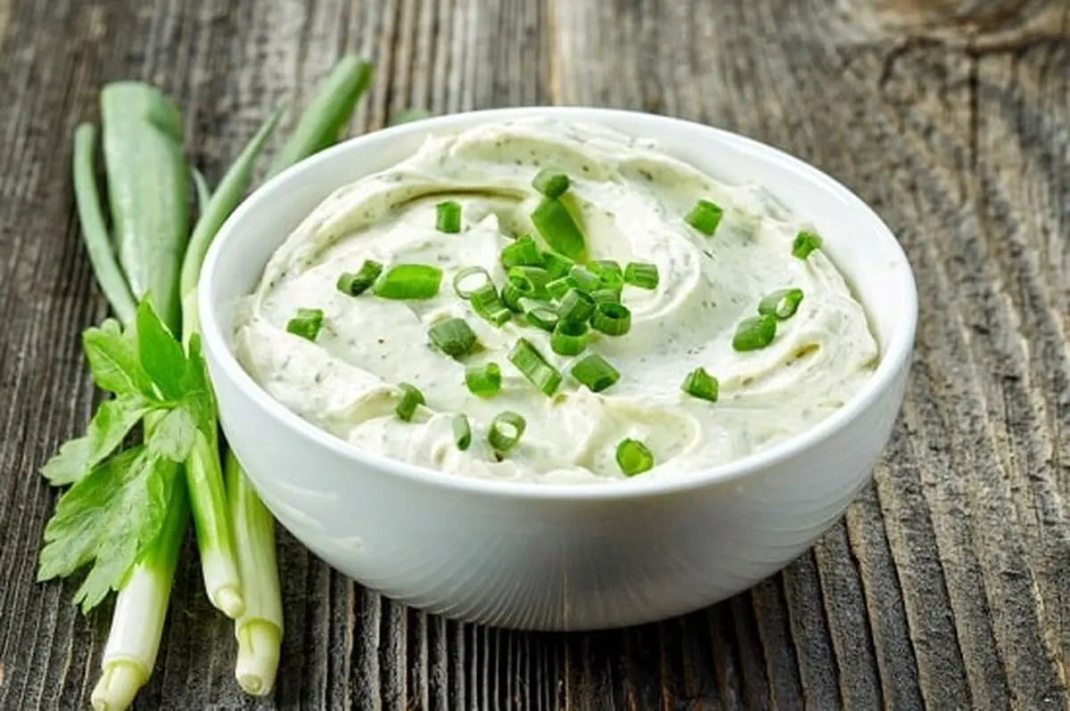 Creamy-Scallion-Yogurt-Dip