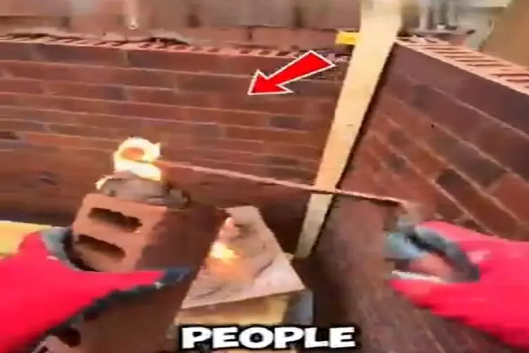 معماری خلاقانه؛ موقع آجرچینی دونه دونه شونو آتیش زد چسبوند ساختمون شد ضدزلزله