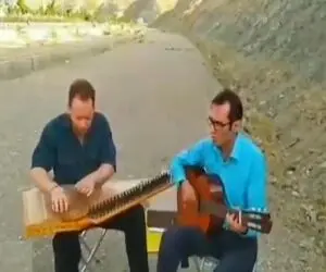 آواز خیابانی؛ ببینید آقاهه تو قلعه زو چه آهنگ خفن ریتمیکی با قانون زن معروف خوندن