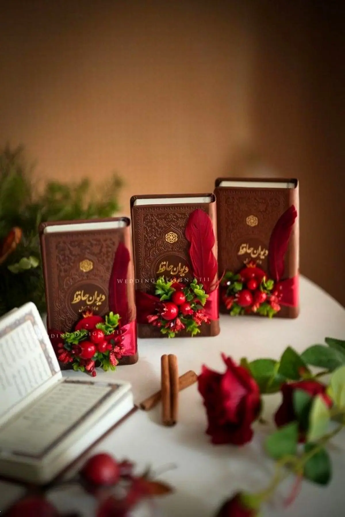 قشنگترین ایده های تزیین سفره شب یلدا برای عروس یا جمع خانوادگی؛ دکور شب چله با حافظ