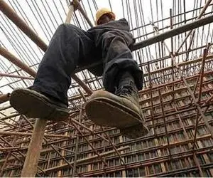 (ویدئو) نجات کارگر ساختمان به دست سوپر من ایرانی!