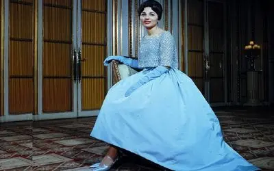 سفر به ایام قدیم سال 1339؛ عشق بازی فرح پهلوی با مرغ عشق وسط کاخ گلستان