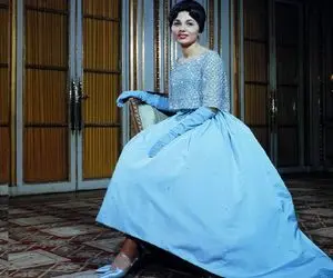 سفر به ایام قدیم سال 1339؛ عشق بازی فرح پهلوی با مرغ عشق وسط کاخ گلستان