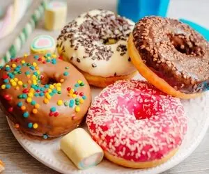 آشپزی حرفه ای؛ طرز تهیه دونات خونگی با پف عالی / همه نکات لطیف شدنش