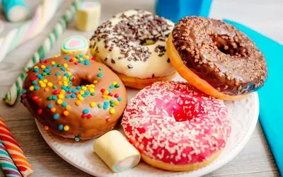 آشپزی حرفه ای؛ طرز تهیه دونات خونگی با پف عالی / همه نکات لطیف شدنش