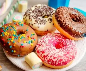 آشپزی حرفه ای؛ طرز تهیه دونات خونگی با پف عالی / همه نکات لطیف شدنش