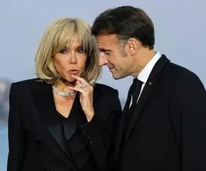 سکانس خندان/جدیدترین جنگ و دعوای رئیس جمهور فرانسه و همسرش در مقابل دوربین ها