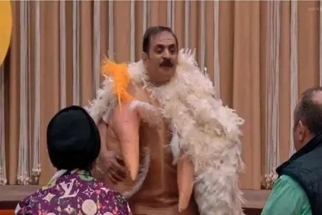 آواز شادانه؛ عمو رشید آهنگ خوندنشم خنده داره مجری ها هاج و واج موندن