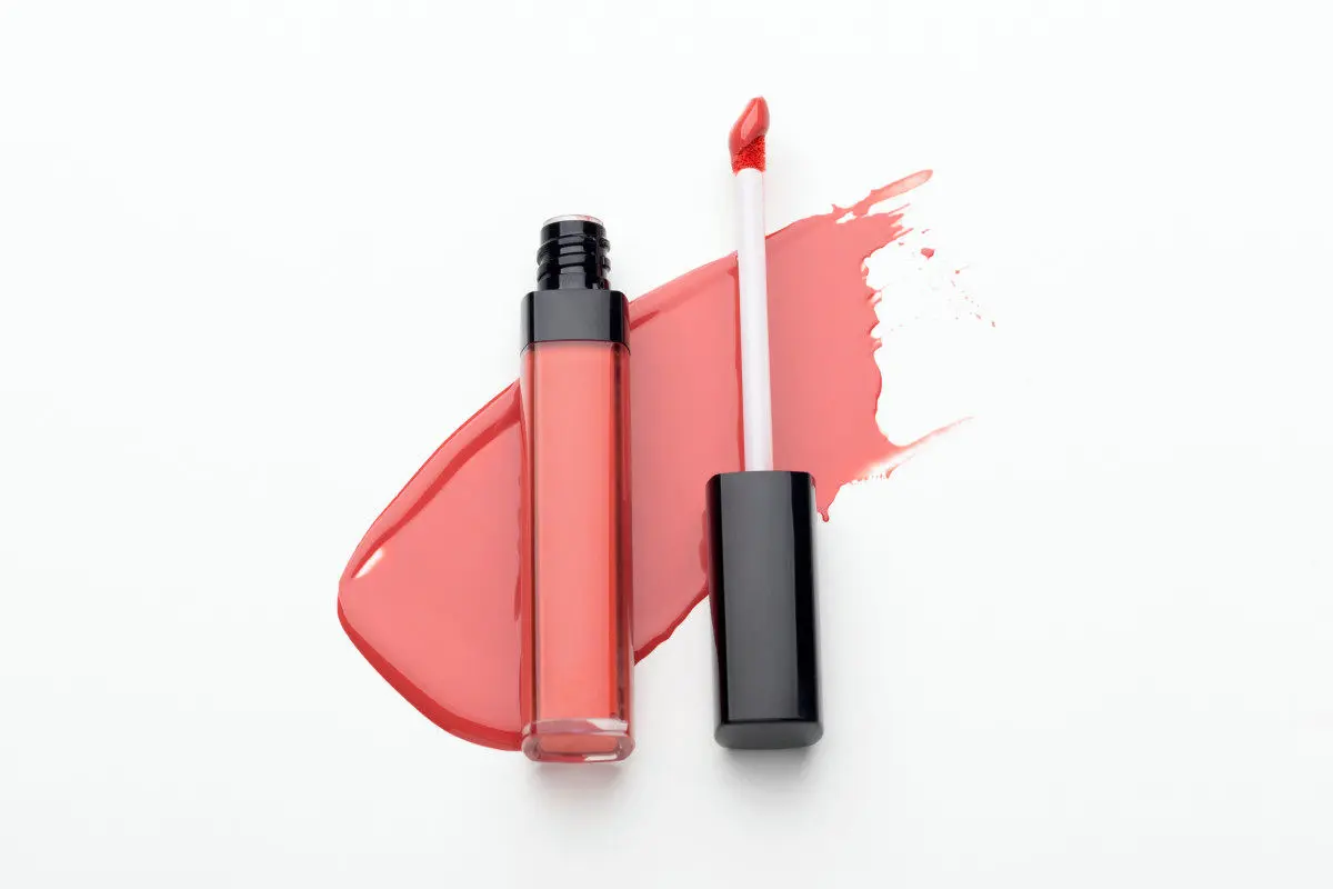 top-view-lipstick-with-brush1