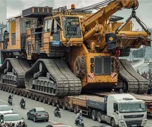 جابه جایی جانکاه؛ جنگنده f16 آمریکایی رو تانک سواره با خاورو یدکش بردن تریلی هولش داد