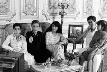 سفر به ایام قدیم سال 1329؛ قیافه هشم و نشم فرح دیبا در اتاق دوران نوجوانی