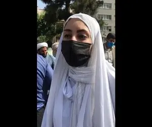 دختر کفن پوش همراه احمدی نژاد که بود؟ + ویدئو