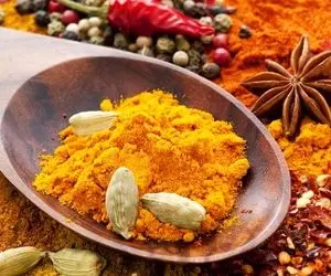 چطور ادویه کاری خانگی درست کنیم؟ + نسبت دقیق مواد اولیه 